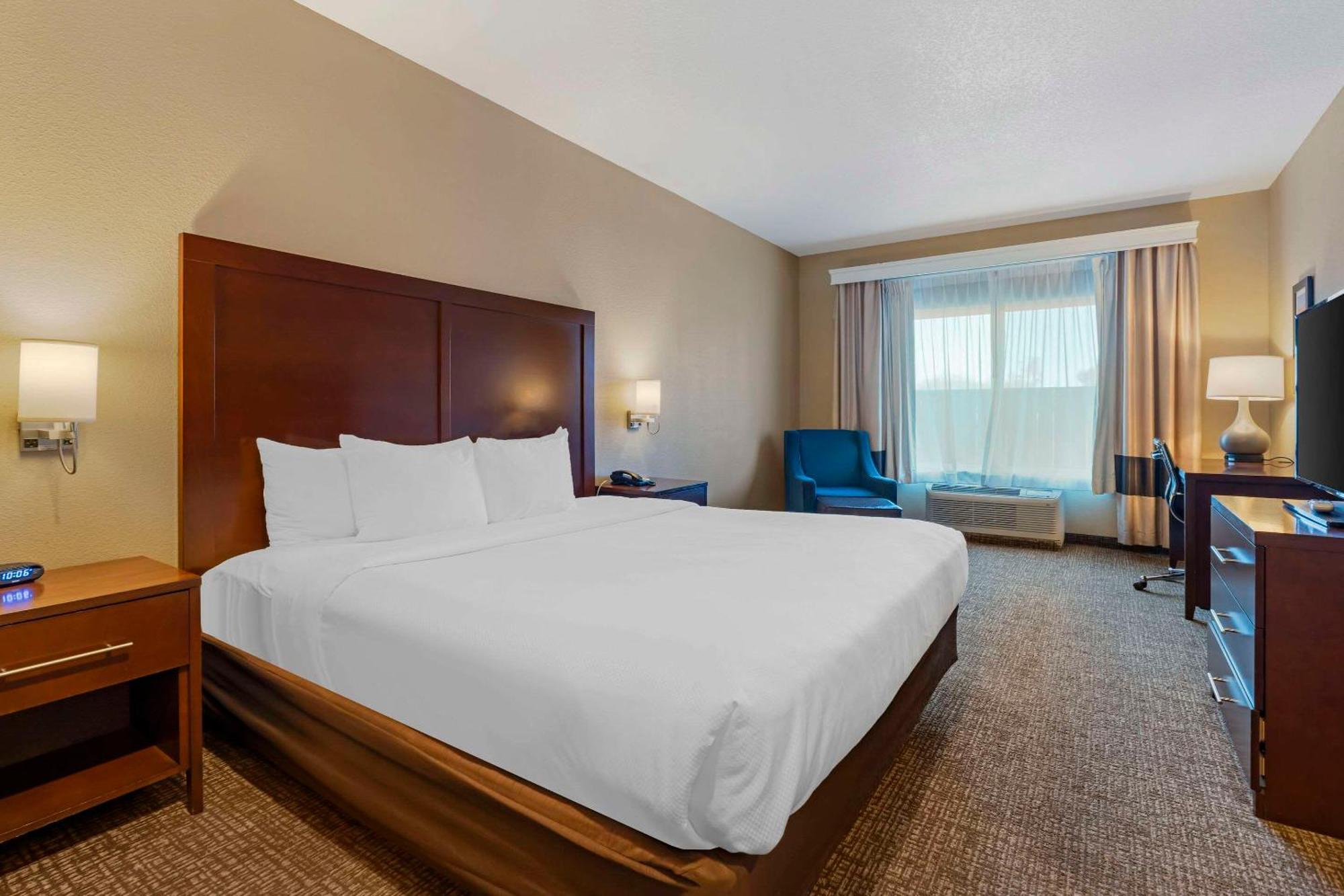 Comfort Stockton Airport 3*