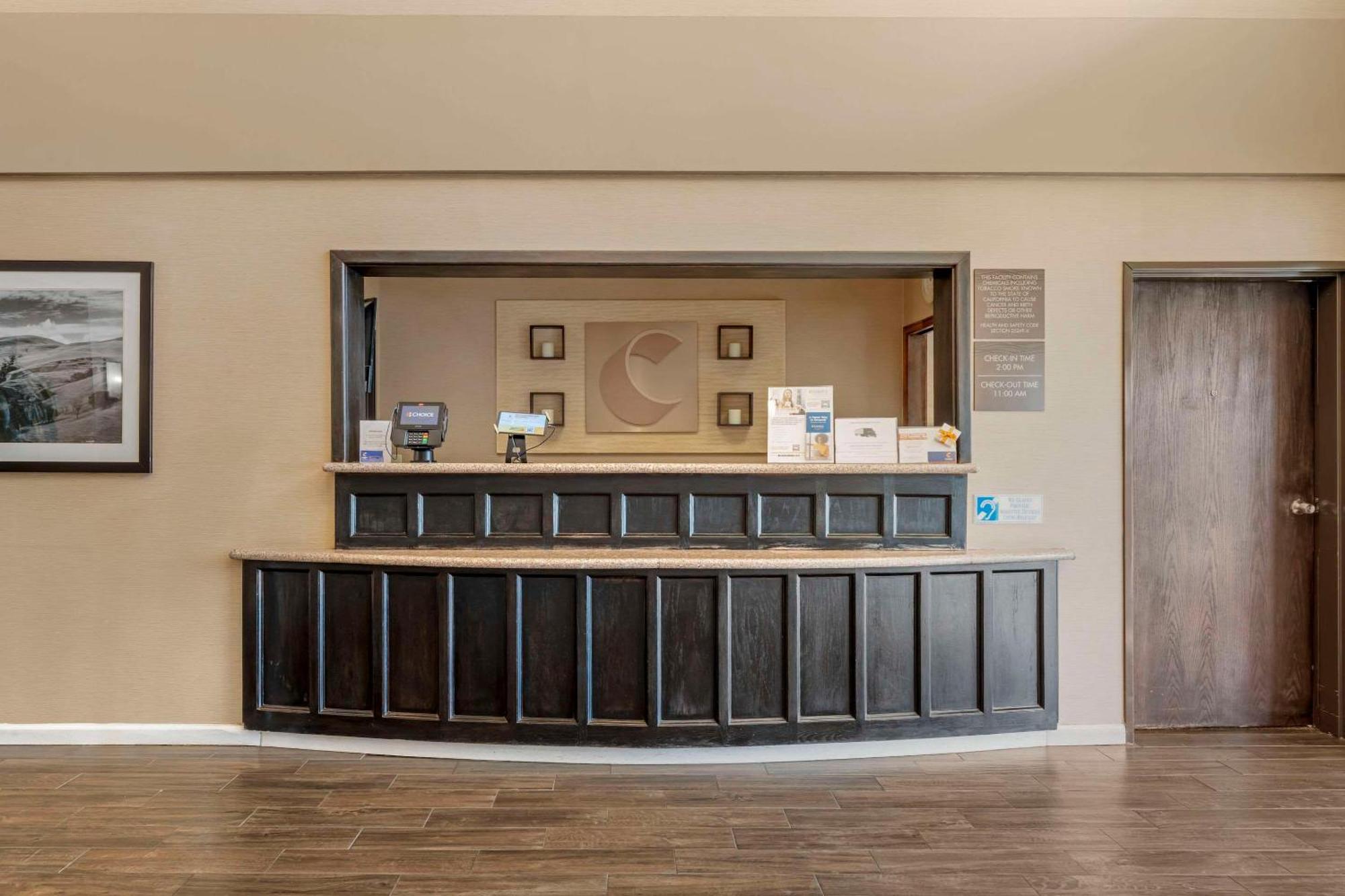 Inn Comfort Stockton Airport 3*