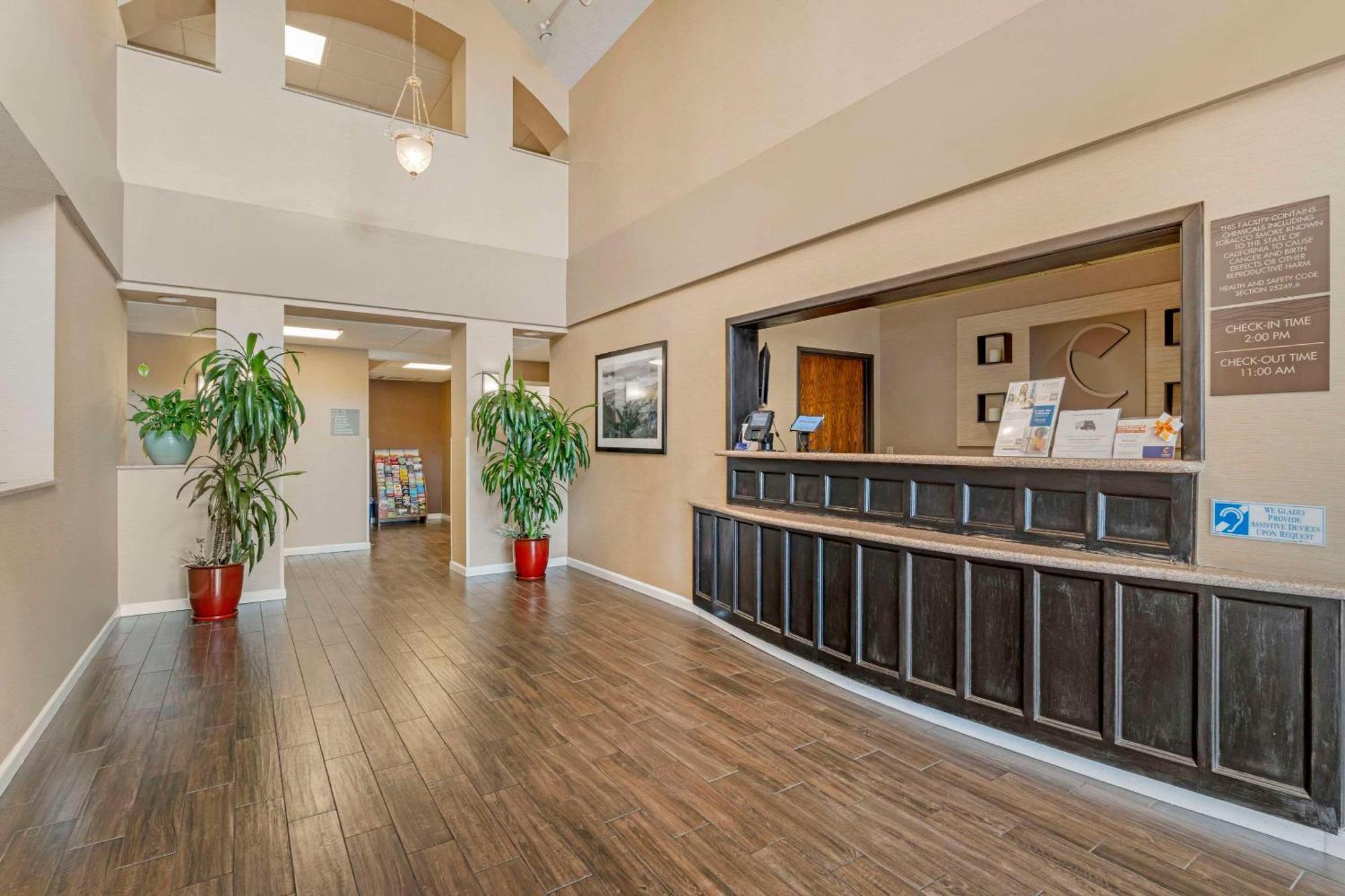 Comfort Stockton Airport Inn